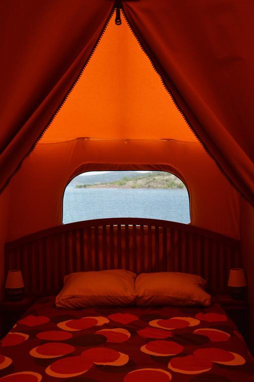 Camping Le Mas De Riri Celles  외부 사진