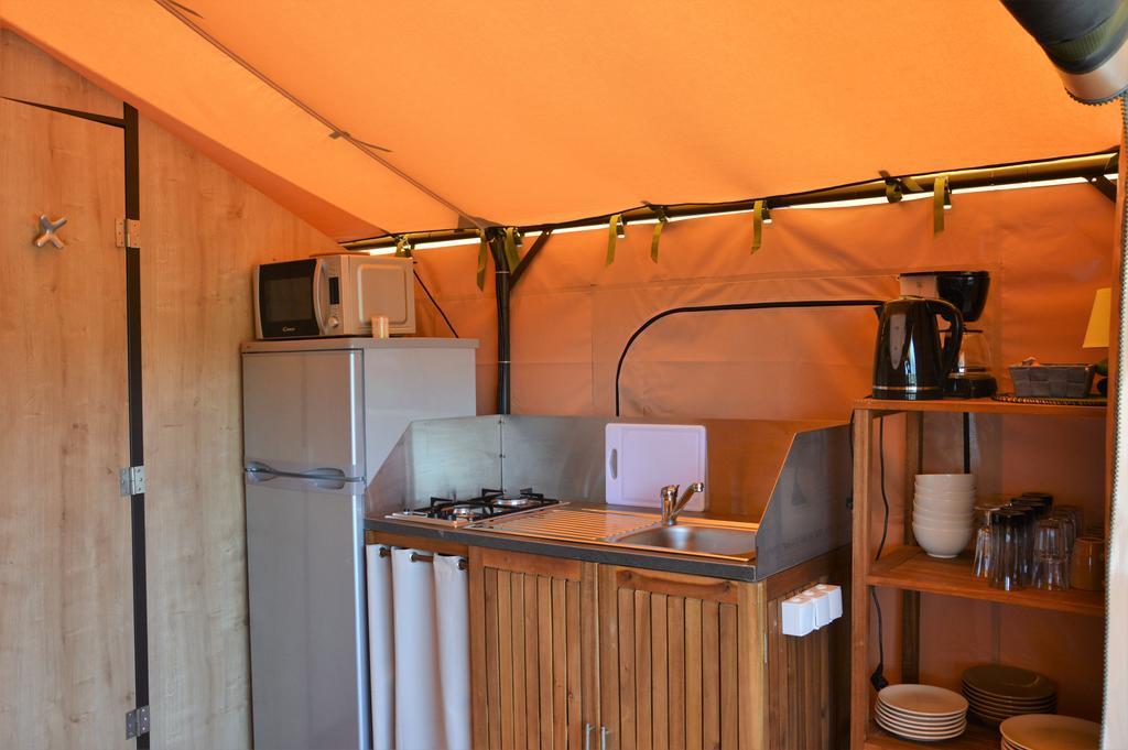 Camping Le Mas De Riri Celles  외부 사진